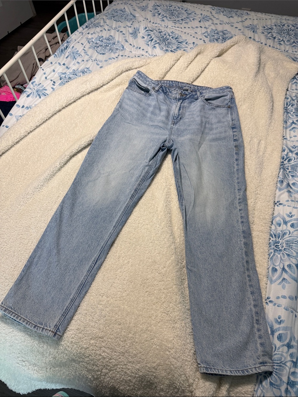 American Eagle Outfitters Light Wash Straight-Leg Jeans 12